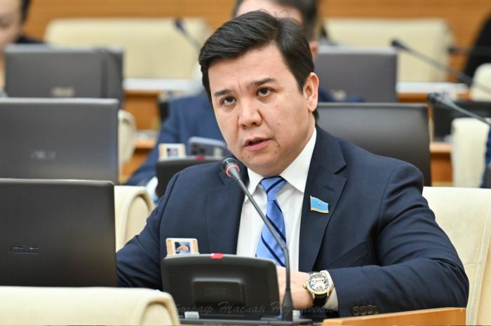 Депутат ответил на слухи о "токал" и внебрачном ребёнке