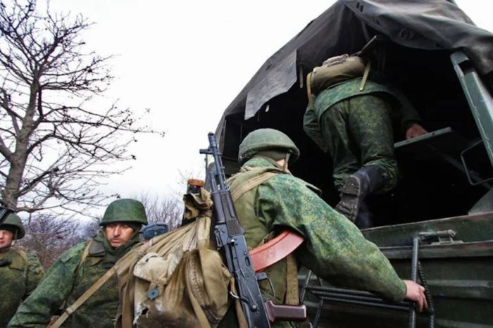 Россия не будет выдавать иностранцев-контрактников: что это значит для граждан Казахстана