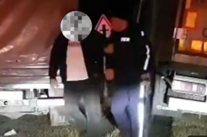 Пьяный дальнобойщик с 30 тоннами техники пытался скрыться от полиции в Костанайской области