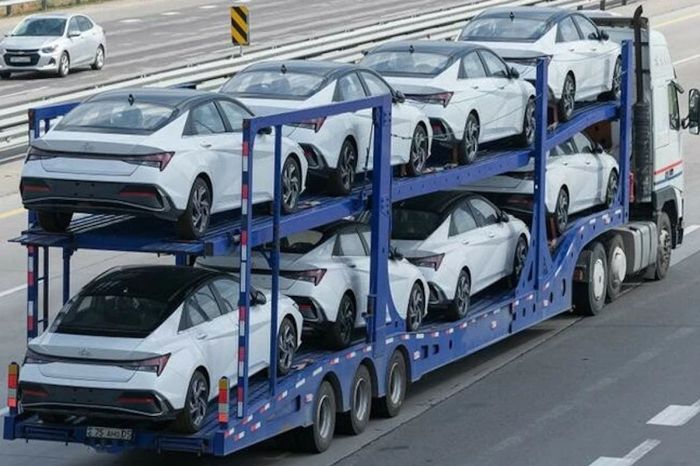 ​Ажиотаж перед изменением утильсбора в России: автовозы штурмуют границу Казахстана, образуя гигантские очереди​