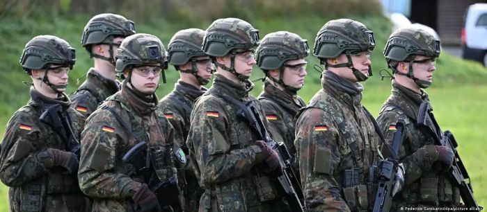 У тысяч будущих призывников в ФРГ - паспорта РФ и Казахстана