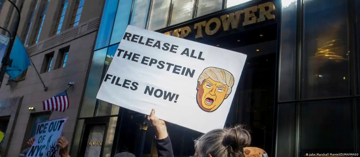Призыв опубликовать документы по делу Эпштейна на демонстрации в Нью-Йорке/Фото: John Marshall Mantel/ZUMA/IMAGO