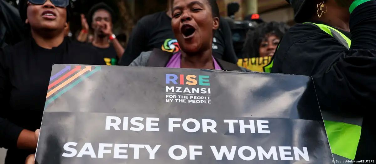 Протесты против фемицидов в Йоханнесбурге (фото из архива)/Фото: Sodiq Adelakum/REUTERS