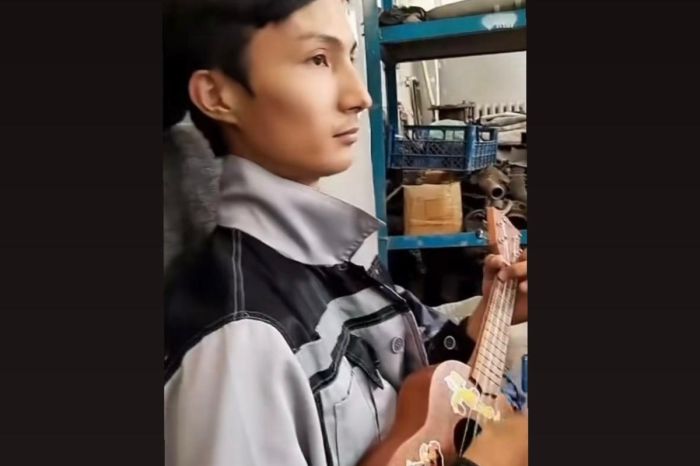 Видео с поющим ветеринаром из Атырауской области стало хитом в соцсетях