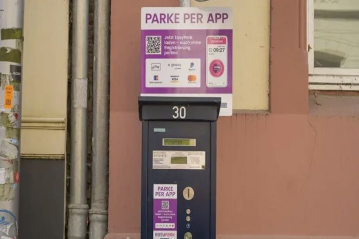 Миллион евро монетами: в Германии задержали инспектора за воровство из паркоматов