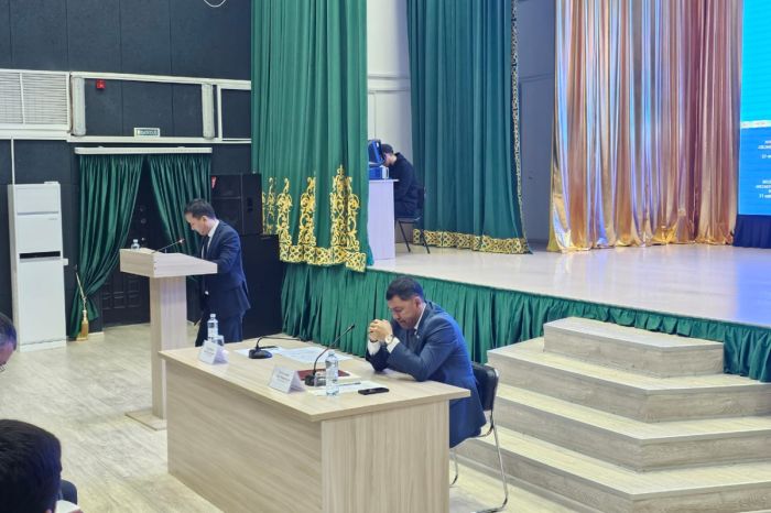 «Хватит обещать. Делайте!» Жители Есбола встретили акима без дипломатии