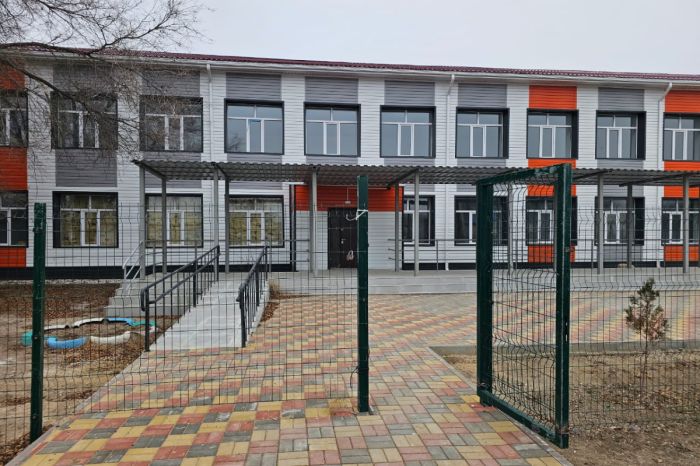 В Махамбете ремонт интерната для особенных детей тянется второй год
