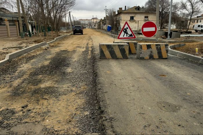 «Асфальт на песок» за 657 миллионов: жители Балыкши зафиксировали нарушения на ул. Кожакаева