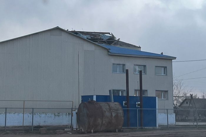 После удара стихии в районах Атырауской области работают комиссии по оценке ущерба