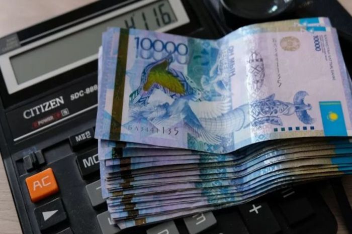 Тенге вместо доллара: новый тренд депозитов в Казахстане