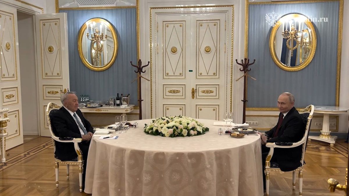 Нурсултан Назарбаев и Владимир Путин, стоп-кадр видео