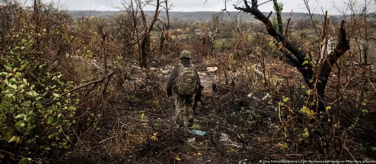 Украинский солдат на позициях близ Часова Яра, октябрь 2025 года/Фото: Oleg Petrasiuk/Ukraine's 24th Mechanised Brigade via AP/picture alliance Украинский солдат на позициях близ Часова Яра, октябрь 2025 года/Фото: Oleg Petrasiuk/Ukraine's 24th Mechanised Brigade via AP/picture alliance