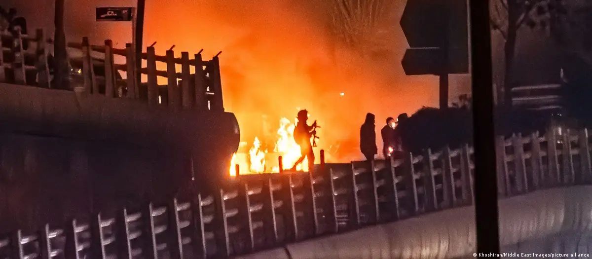 Представитель сил безопасности Ирана в ходе протестов, январь 2026 года/Фото: Khoshiran/Middle East Images/picture alliance