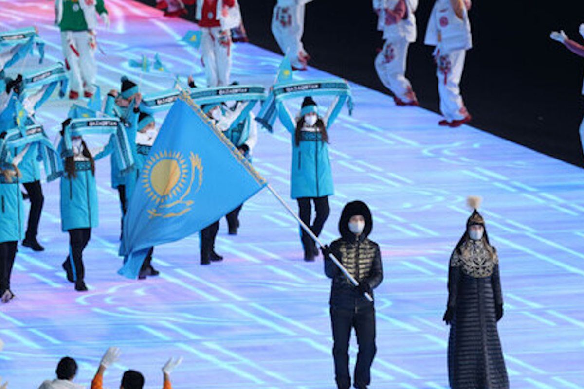 проход сборной Казахстана на открытии Зимней Олимпиады-2022 / фото sports.kz проход сборной Казахстана на открытии Зимней Олимпиады-2022 / фото sports.kz