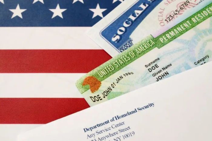 Глава МВД США распорядилась временно приостановить программу «Грин карта»