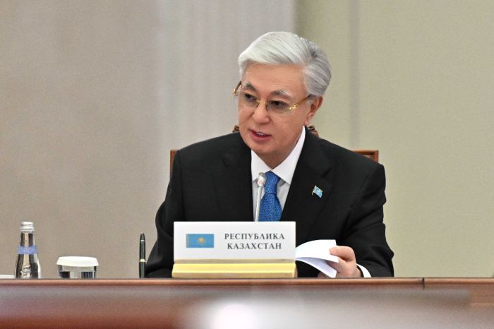 Токаев призвал ускорить интеграцию и устранить барьеры в ЕАЭС