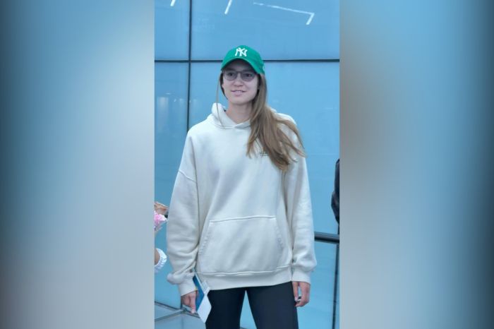 Ответ на слухи: Елена Рыбакина показала казахстанский паспорт на фоне споров о гражданстве