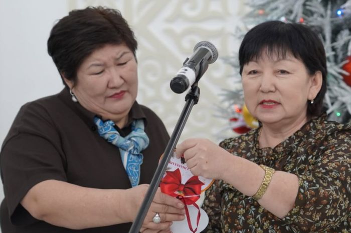 «Ёлка желаний» зажглась в Макатском районе — кто помогает детям верить в чудо?