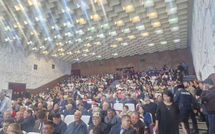 Встреча с главой Жамбылской области: активисты заявили о «формальной явке», акимат опроверг обвинения