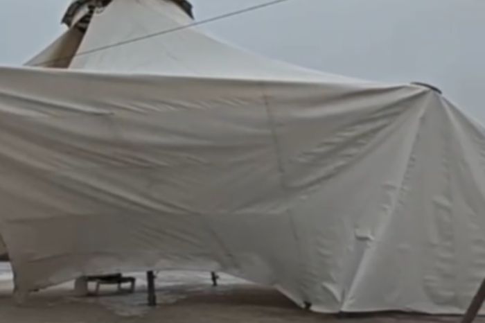 Реконструкция за четыре млрд тенге: на набережной у горакимата Атырау разваливается шатёр