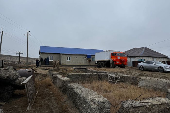 Фоторепортаж: в пригороде Атырау продолжаются поиски семьи из Жангельдина