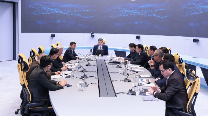 Премьер-министр обсудил с экспертами развитие экономики