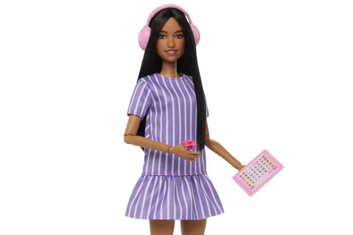 Не просто игрушка: в США представили куклу Барби с аутизмом