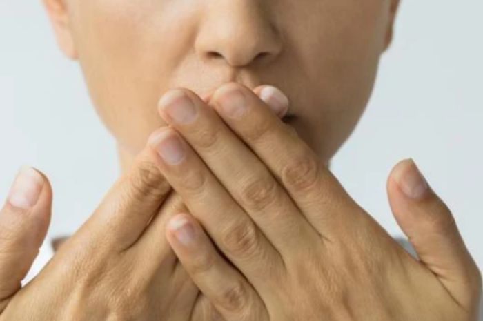 Родителям напомнили об ответственности за вредные привычки при детях