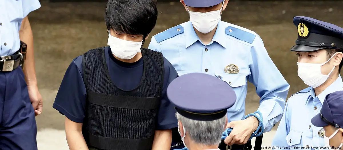 Суд в Японии приговорил убийцу Синдзо Абэ к пожизненному заключению/Фото: Kenichi Unaki/The Yomiuri Shimbun/AP Photo/picture alliance