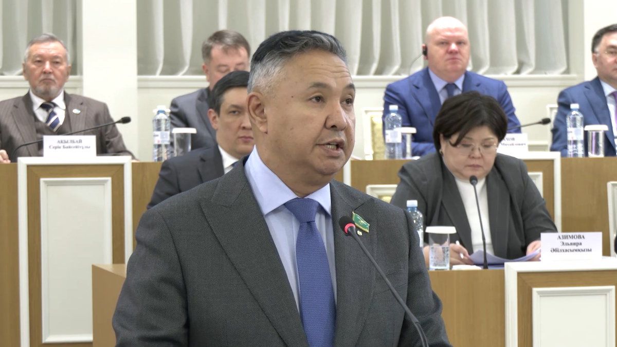 Азат Перуашев, стоп-кадр видео