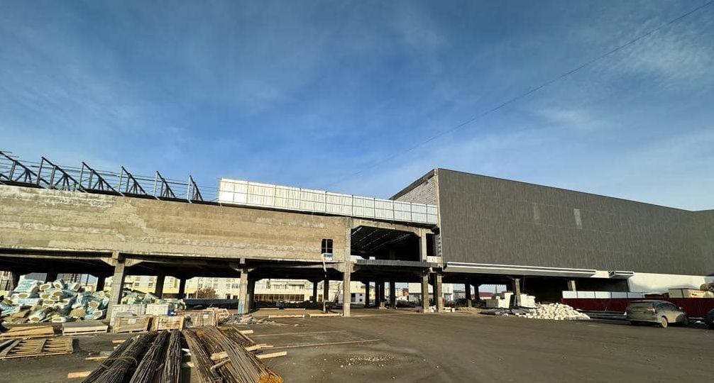 Работы остановили, застройщику назначили штраф и выдали предписание оформить документацию в установленном порядке.