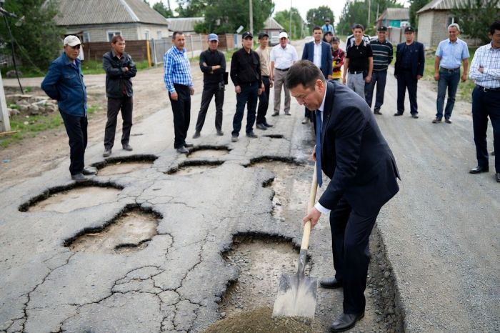В Казахстане отказались от асфальтовых дорог в селах