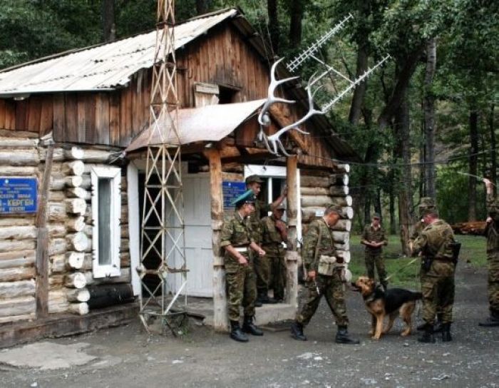 На «Арканкерген» было совершено нападение, пятерых захватили