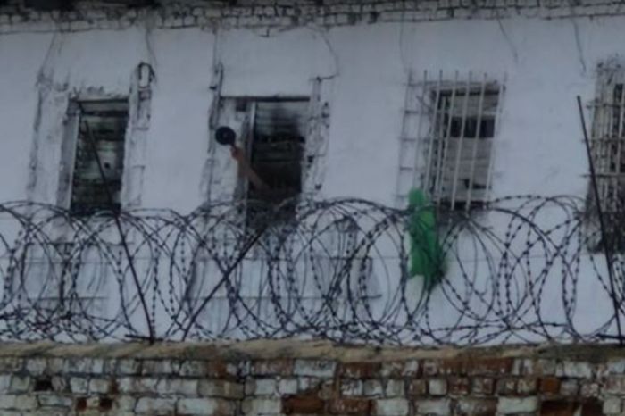 Пожар в колонии Атырау: двое осуждённых отравились угарным газом