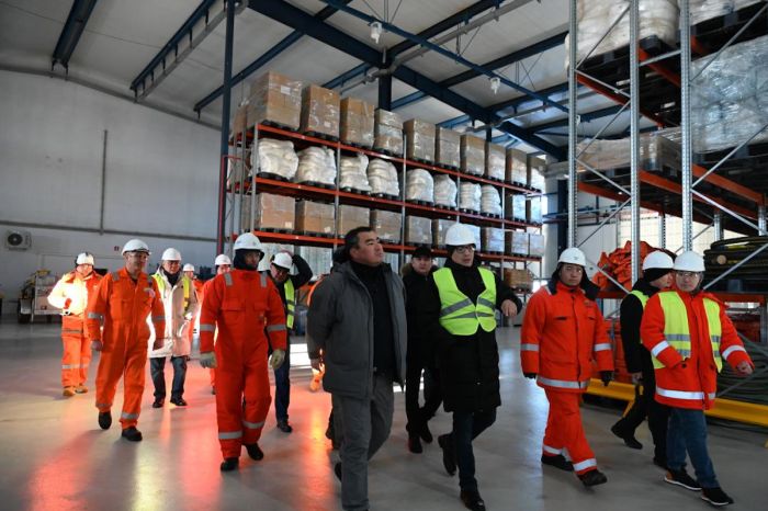 Глава МЧС проверил Северо‑Каспийскую базу реагирования на разливы нефти