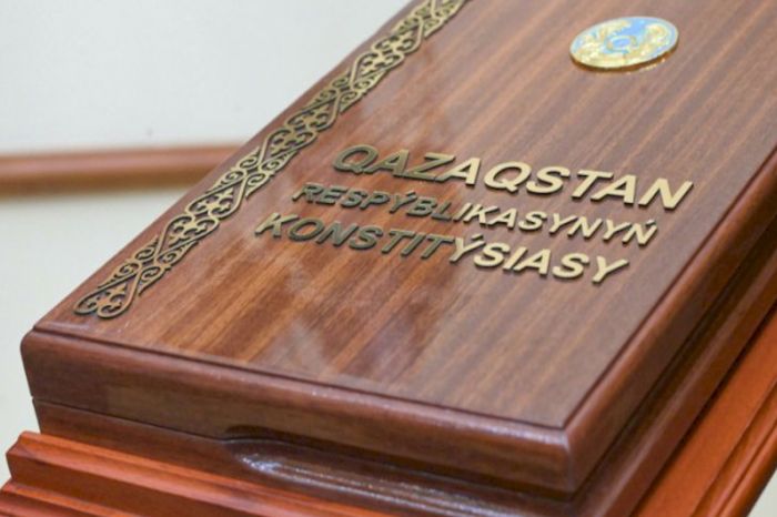 В Казахстане могут полностью отказаться от Конституции 1995 года