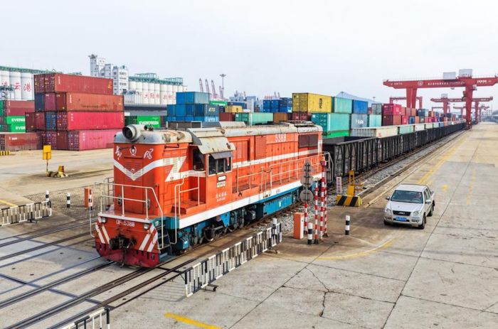 Хоргос ускорился до часа: Китай и Казахстан наращивают грузопоток и готовят контейнерный хаб в Актау