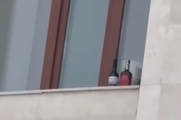 Скандал в Семее: на окне прокуратуры заметили бутылки из‑под алкоголя