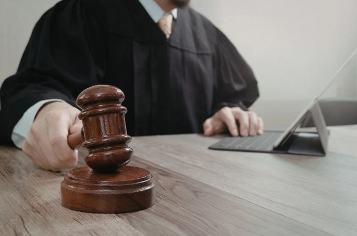 «Не понимал слово "нет"»: жителя Шымкента осудили за преследование бывшей девушки