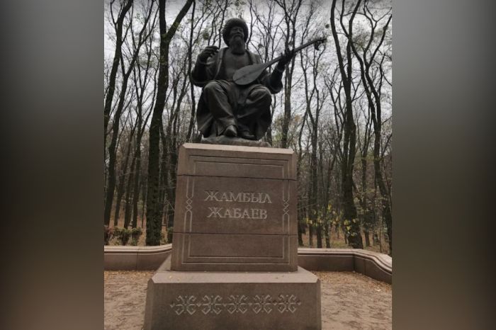 В Киеве не будут сносить памятник Жамбылу Жабаеву