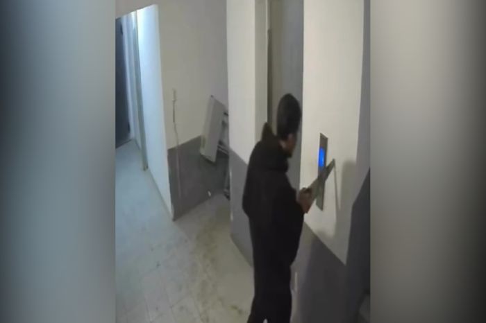 ​В мкр.Береке мужчина с пилой напугал соседей