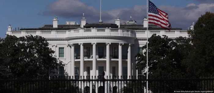 Трамп еще на год продлил санкции против РФ из-за Крыма