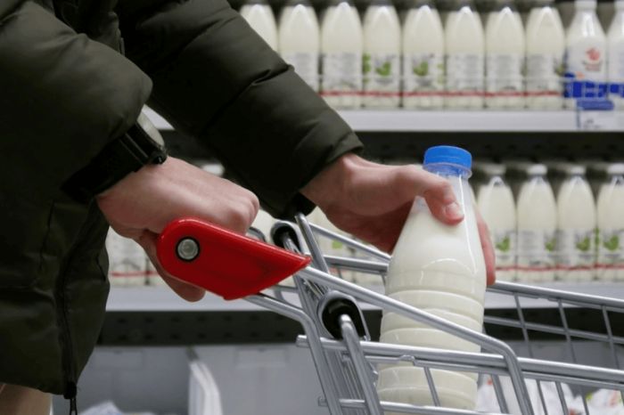 Производство растет, а цены тоже: почему в Атырау дорогое молоко