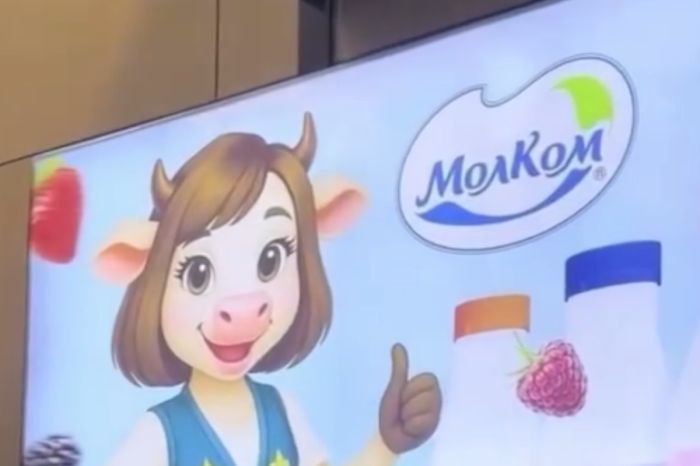 Казахстанца возмутила реклама с коровой в национальном костюме