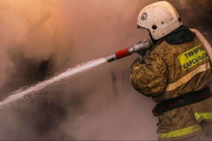 Спасатели ликвидируют аварию на газовом месторождении в Мангистау