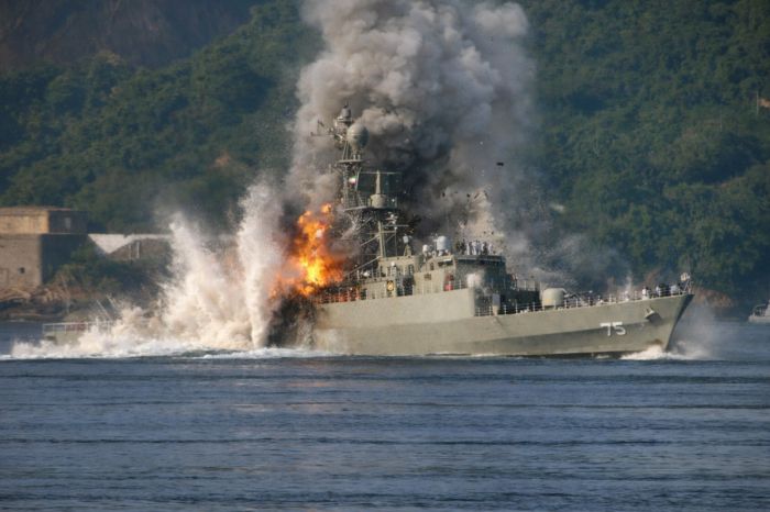 Первая торпедная атака со времен Второй мировой: США потопили иранский фрегат