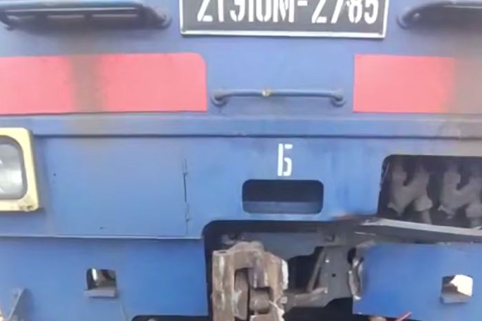 В Жамбылской области столкнулись два тепловоза