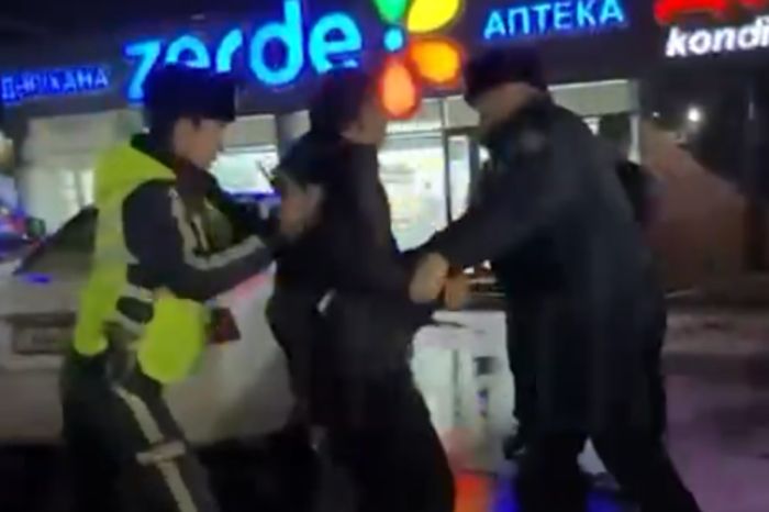 Спор из-за маршрута закончился поножовщиной в автобусе Тараза