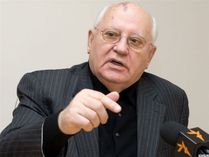 Михаил Горбачев: "Черт побери, до чего мы дожили!"