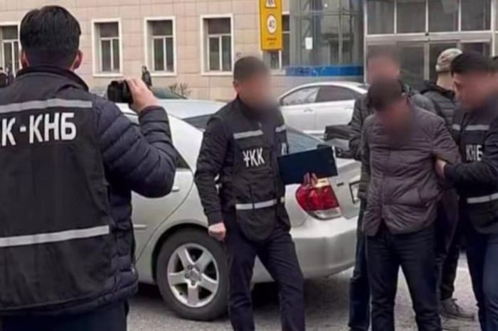 КНБ расследует дело о взятке сотрудника ДЭР в Шымкенте